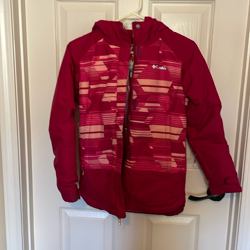 Columbia kids M(10/12) winter/ski coat Omni heat adjustable hood and snow skirt.